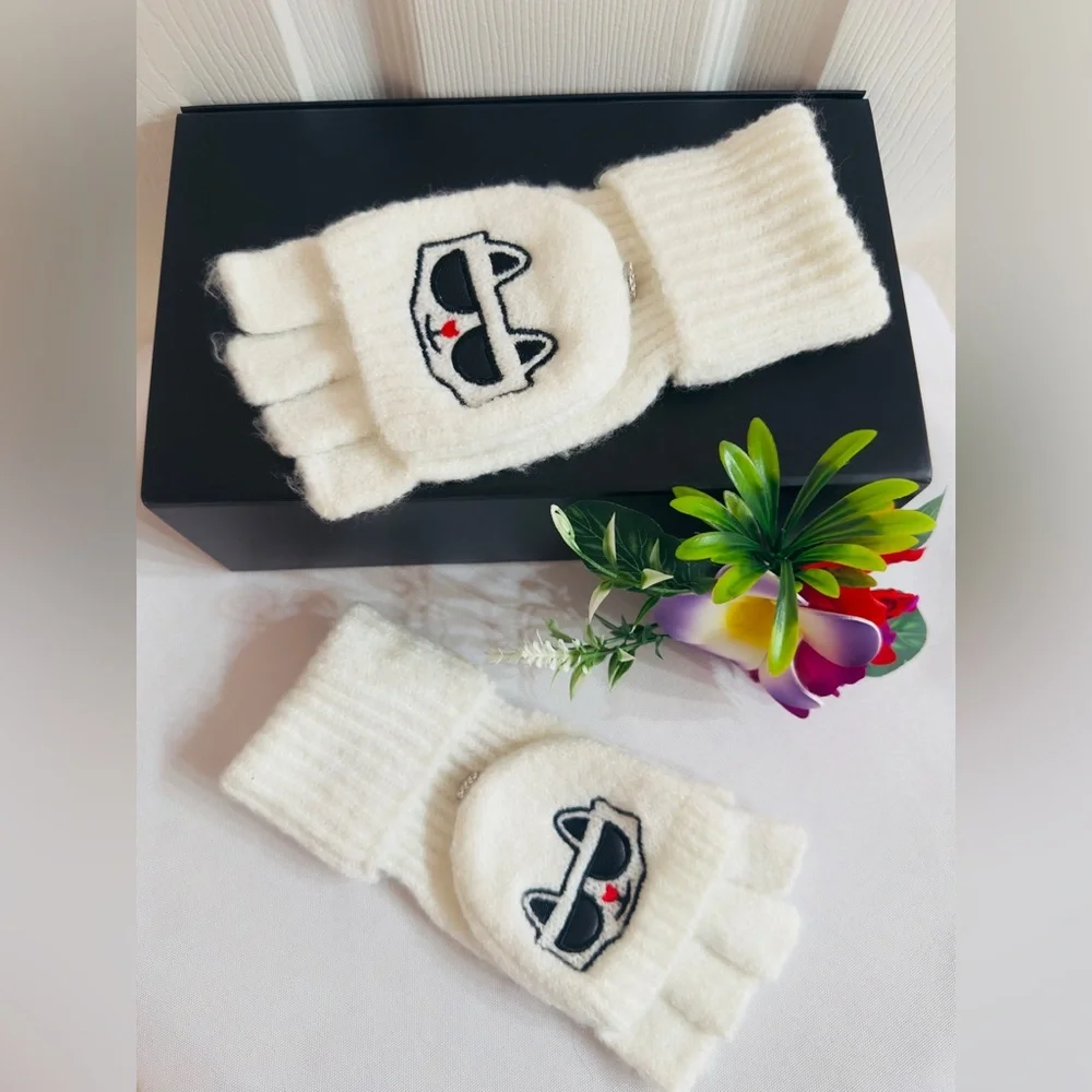 KARL LAGERFELD ~ Cozy Off-White Gloves wi/Logo Cat Design Fold Over Finger Cover